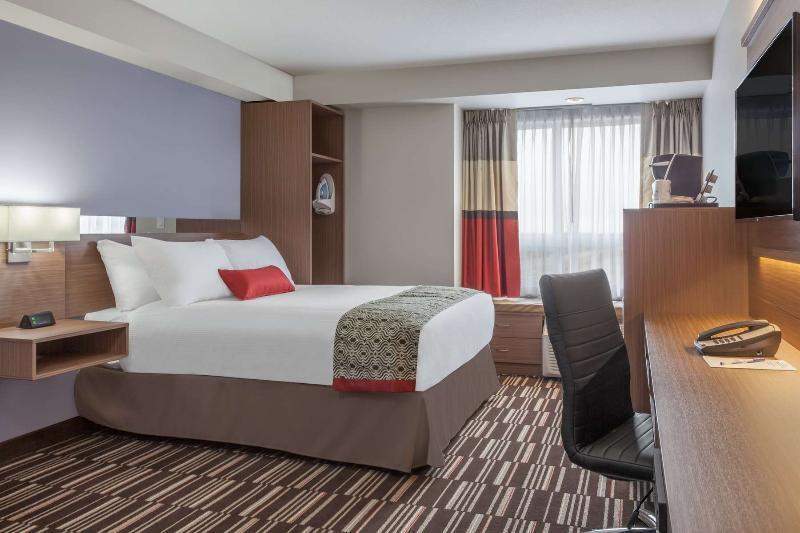 Microtel Inn & Suites By Wyndham Oyster Bay 레이디스미스 외부 사진