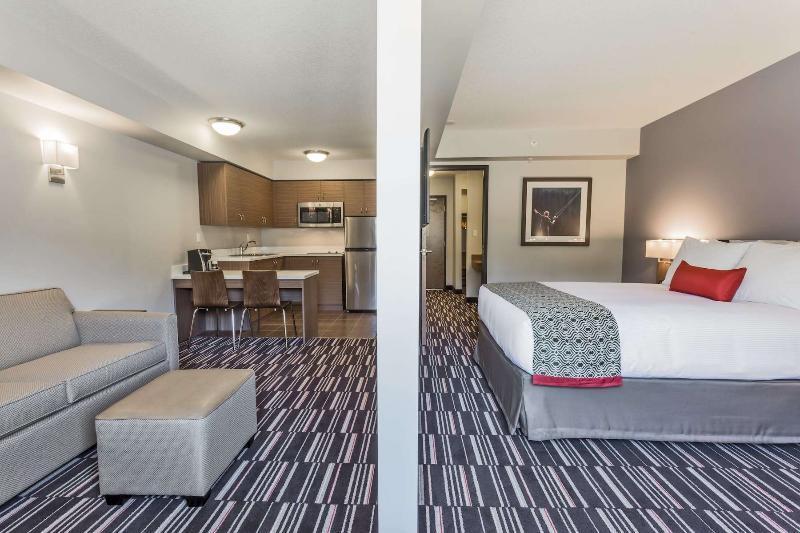 Microtel Inn & Suites By Wyndham Oyster Bay 레이디스미스 외부 사진